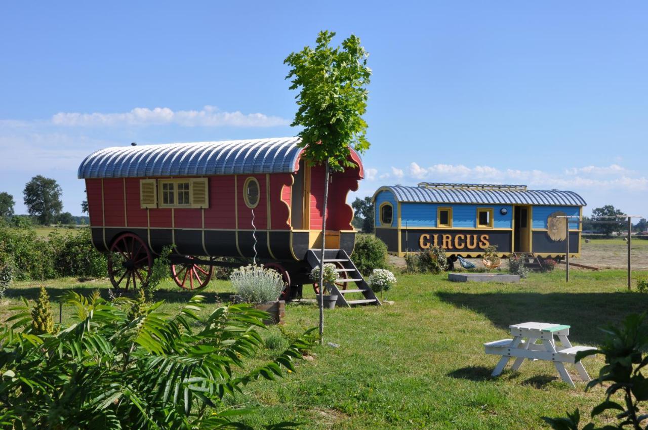 La Roulotte Circus Des Grillots Camping